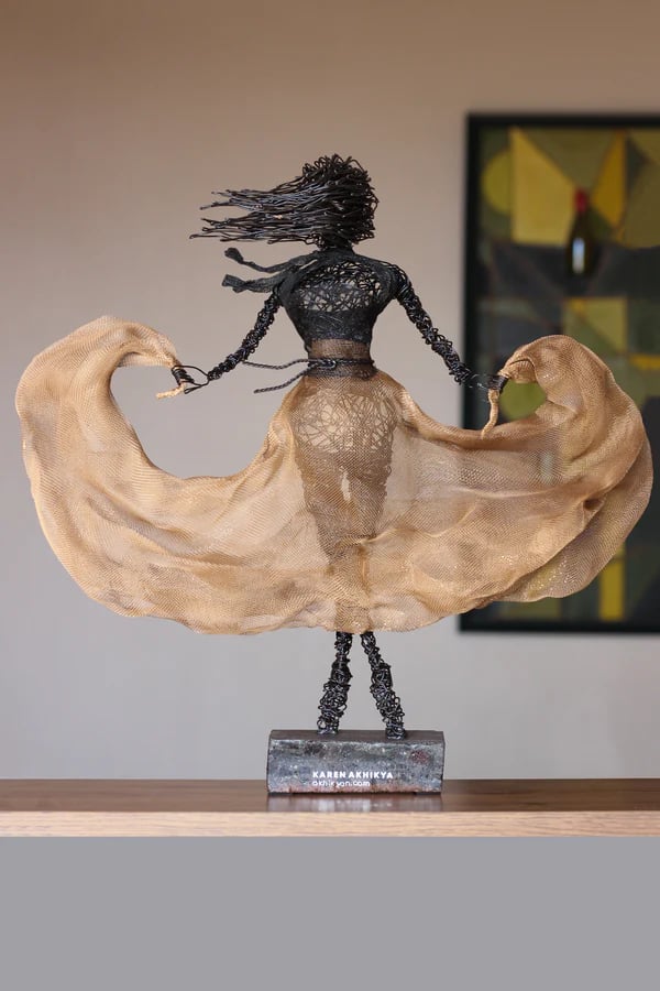 Handmade Wire Female Sculptures ποΈβ¨