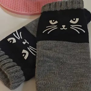 🔥Women's Knitted Fingerless Gloves with Cute Cat Embroidery