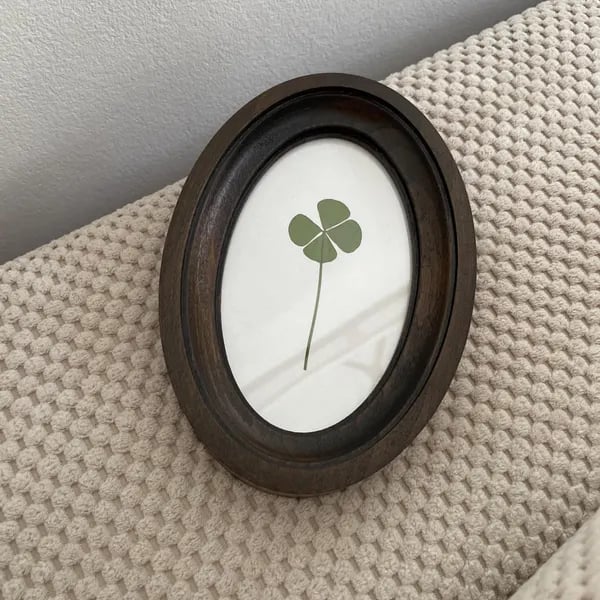 🍀Four-Leaf Clover in Oval Frame, Good Luck Charm, Pressed Clover, Handmade Botanical Decor