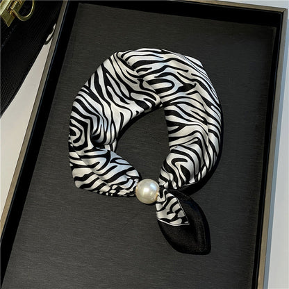 🧣 Effortless Glamour: Pop-On Pearl Necklace Scarf ✨
