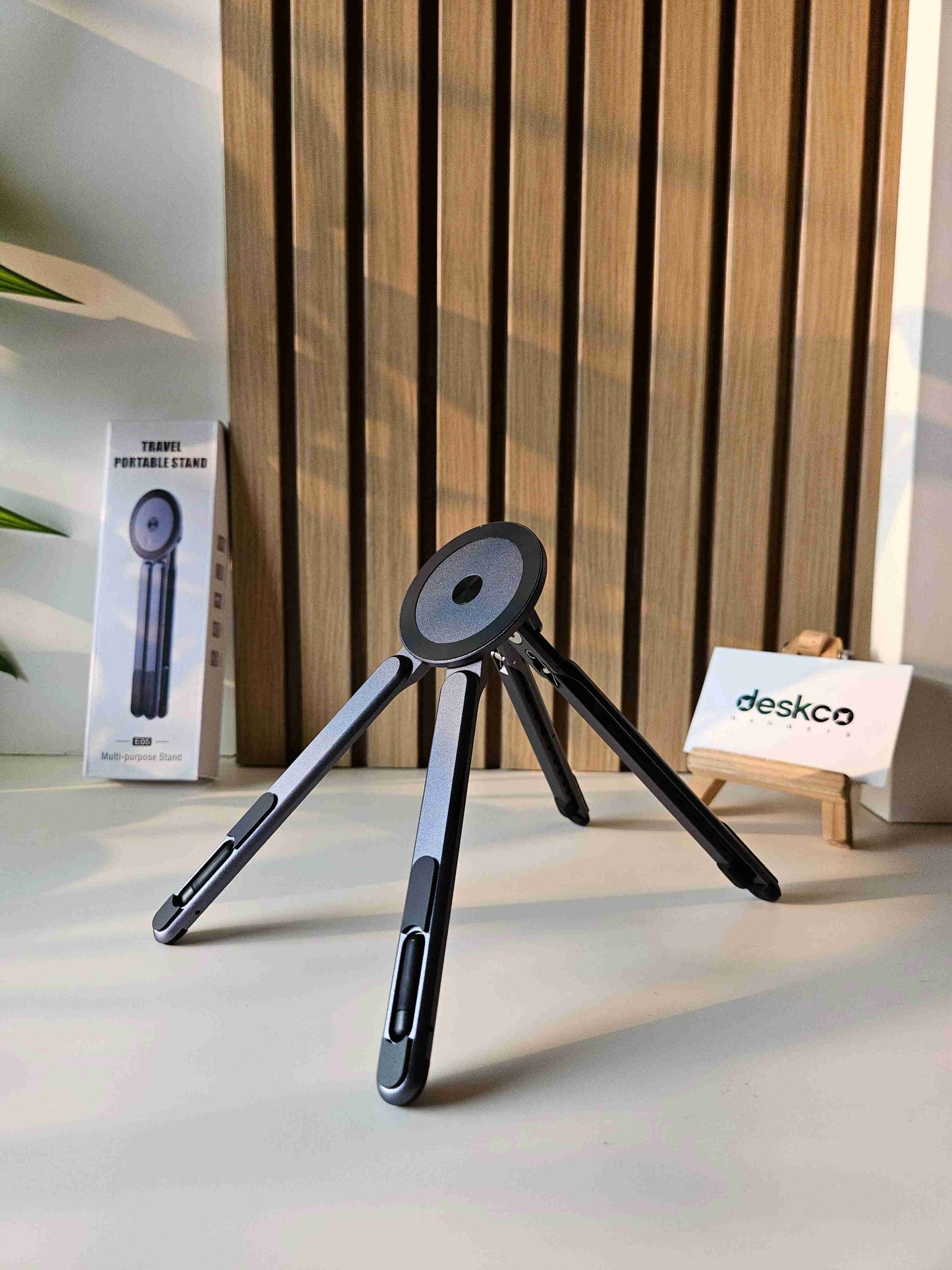 🎉50% KORTING!📱4-in-1 Multifunctionele Magnetische Apparaatstandaard: Aluminiumlegering – Draagbaar, Verstelbaar & Stabiel Voor Telefoon/Tablet/Laptop!