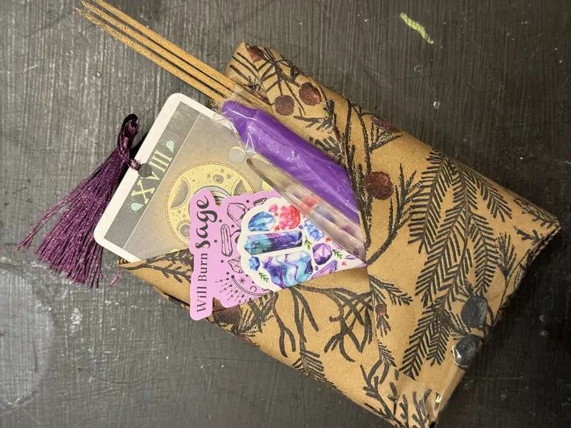 🔮 Blind Date With A Tarot Deck – A Magical Surprise Waiting To Be Discovered