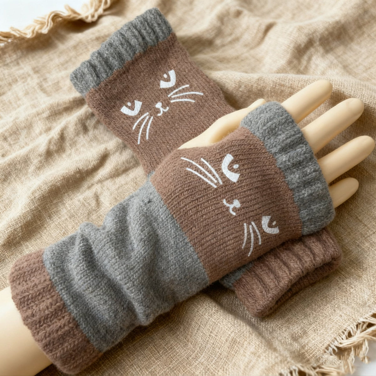 🔥Women's Knitted Fingerless Gloves with Cute Cat Embroidery