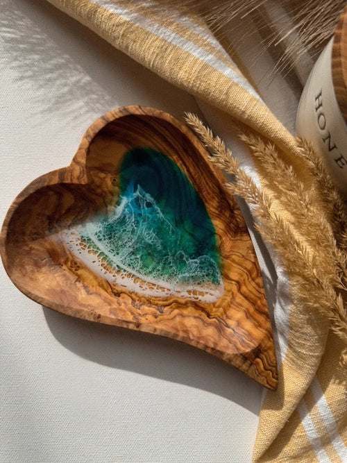 🌊 Ocean Resin Heart Dish – Handmade Olive Wood & Coastal Art