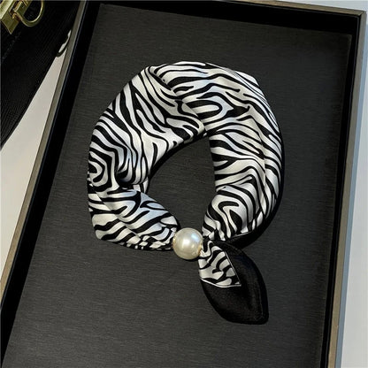✨ Effortless Glamour: Pop-On Pearl Necklace Scarf 🧣