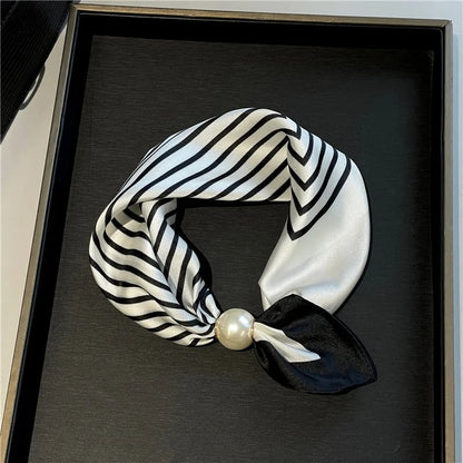 ✨ Effortless Glamour: Pop-On Pearl Necklace Scarf 🧣
