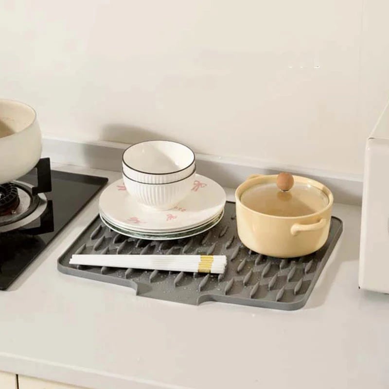 🔥HOT SALE🔥Non-Spill Silicone Worktop Saver – Heat-Resistant & Non-Slip Mat for Drip-Free Drying
