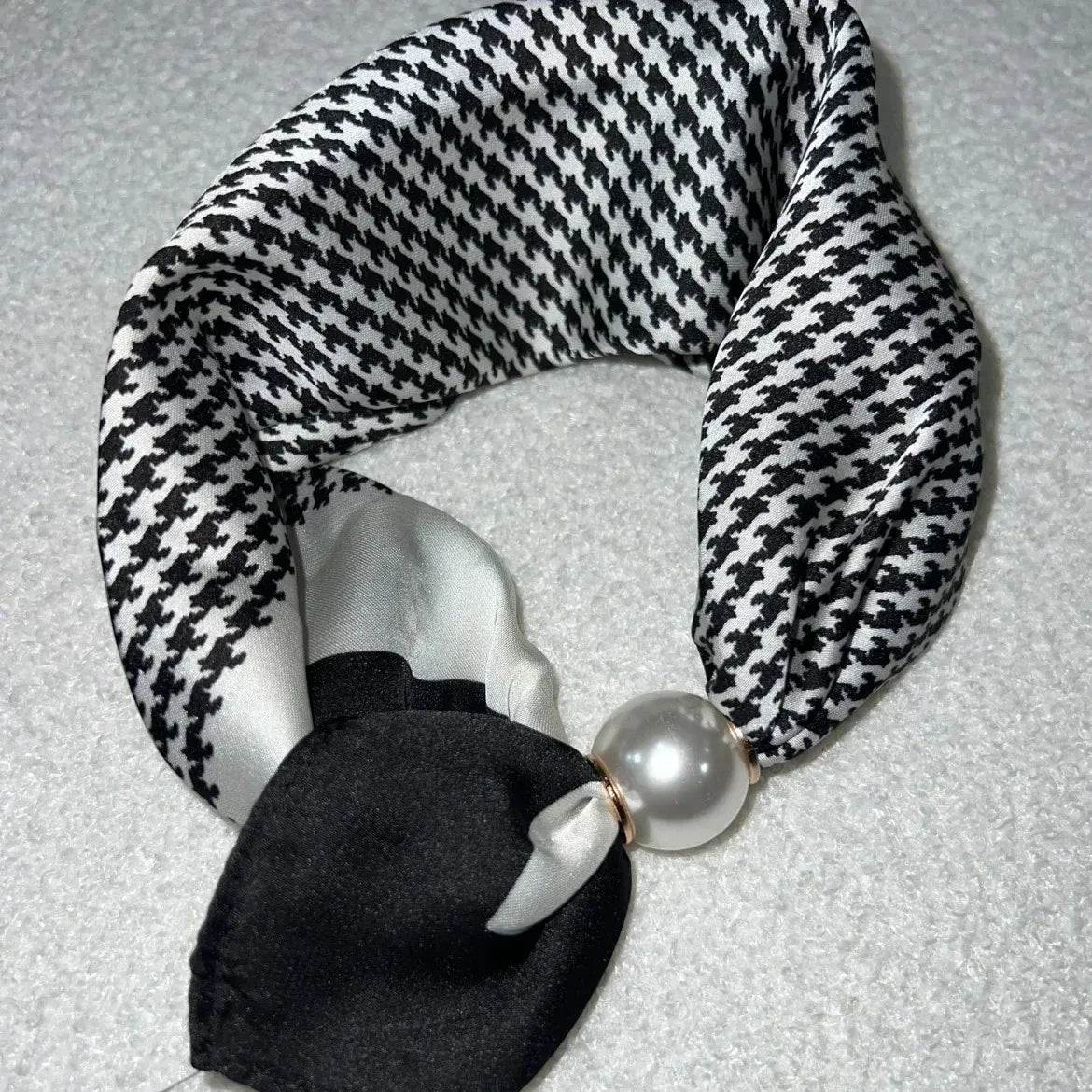 🔥2026 Hot Sale✨ Pearl Necklace Scarf with Magnetic Clasp