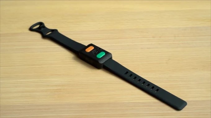 🎾 Wristband-Controlled Pickleball Scoreboard — Less Time Counting, More Time Playing