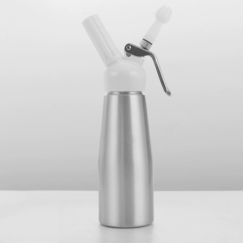 🍰 Professional cream frother