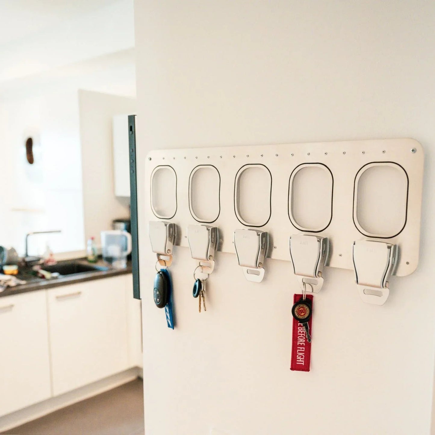✈️ Aviation Style Key Holder – Buckle-Inspired Wall Mounted Key Organizer for Entryway & Home