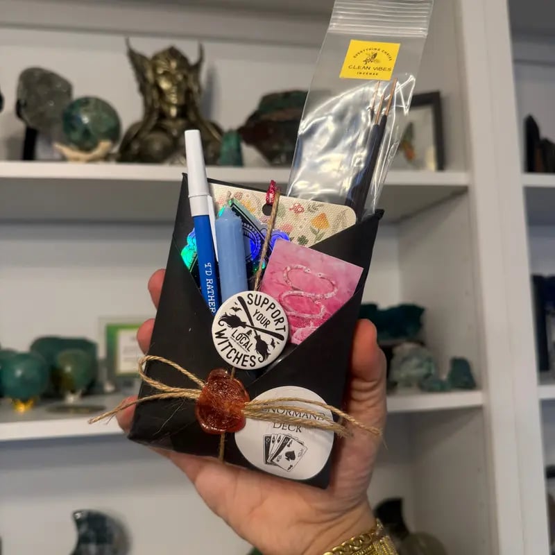 🔮 Blind Date With A Tarot Deck – A Magical Surprise Waiting To Be Discovered