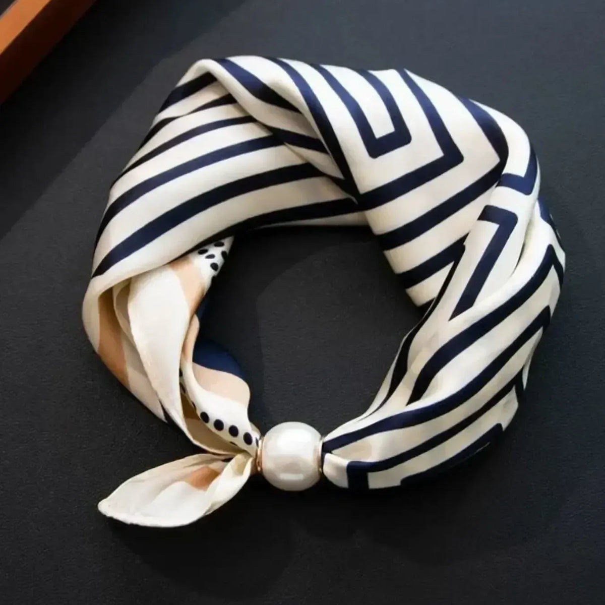 🔥2026 Hot Sale✨ Pearl Necklace Scarf with Magnetic Clasp