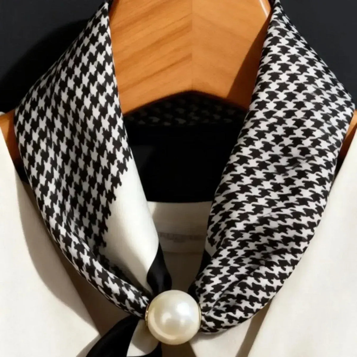 🔥2026 Hot Sale✨ Pearl Necklace Scarf with Magnetic Clasp