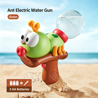 🎉Cute boys and girls playing in the water with ant-shaped electric press water guns, beach water fights, pool fun, and children’s water guns for drifting