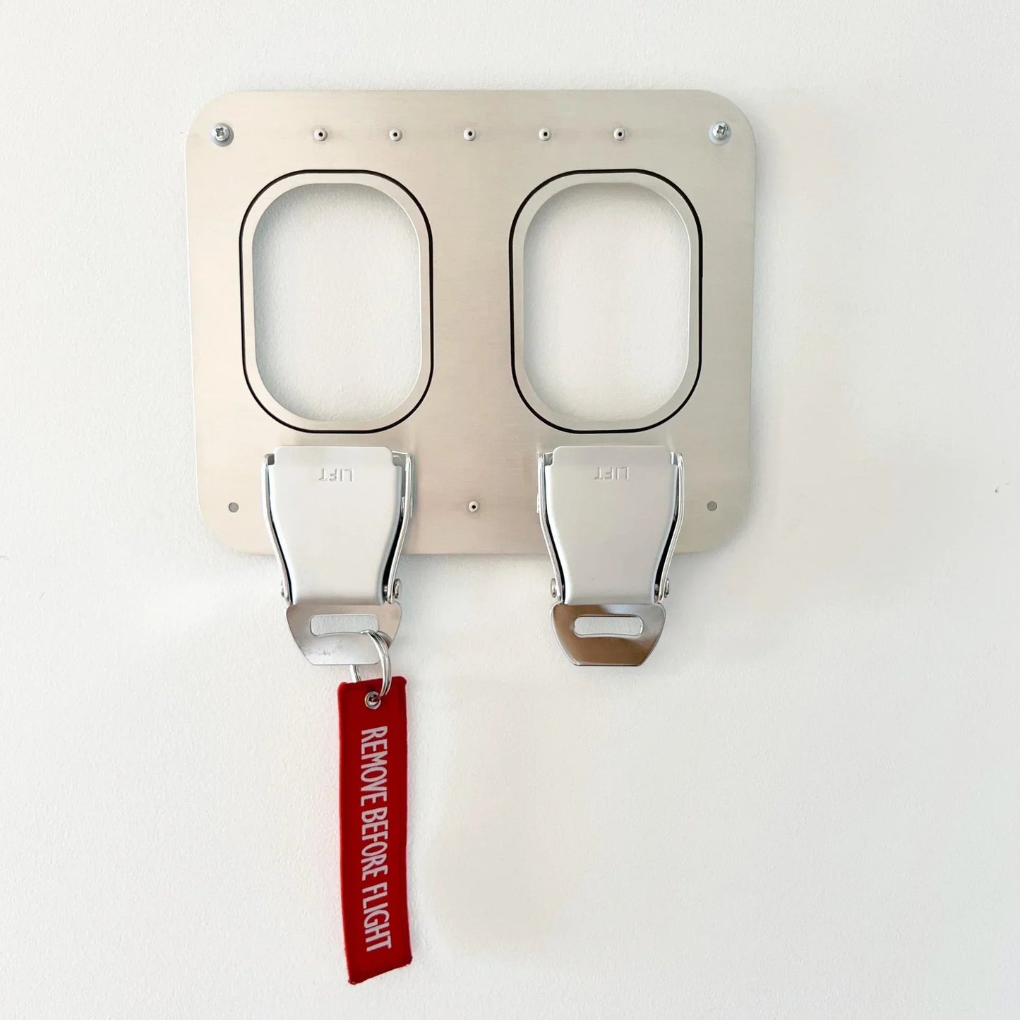 ✈️ Aviation Style Key Holder – Buckle-Inspired Wall Mounted Key Organizer for Entryway & Home