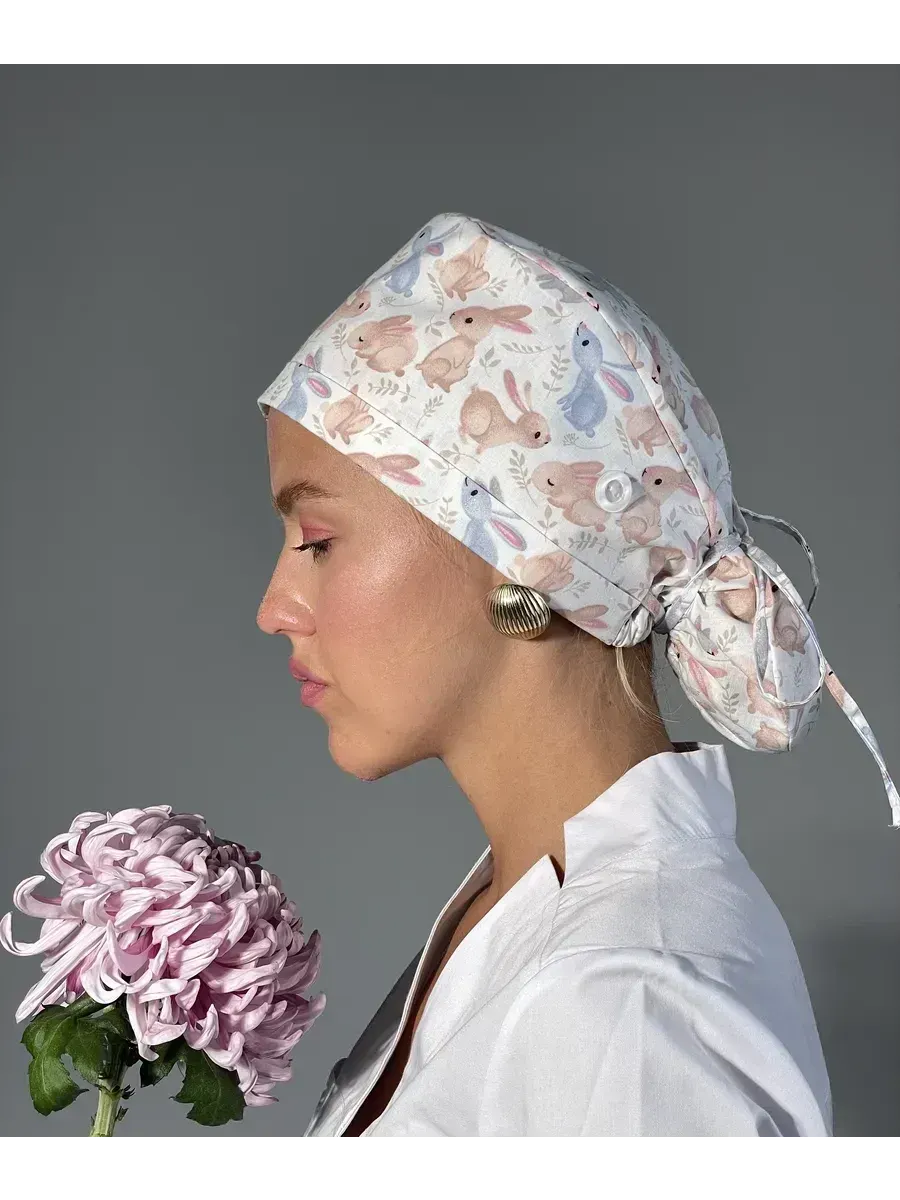 👩‍⚕️Adjustable Cotton Scrub Cap – Roomy Hair Pocket & Mask Buttons