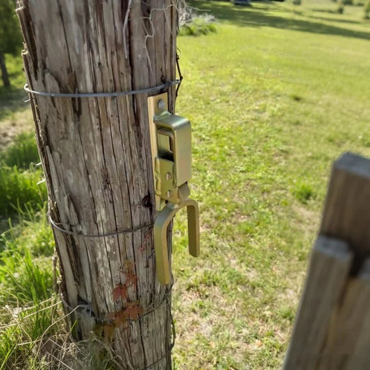 🔥🎁49% OFF🔥Instant Locking Gate Latch – Prevents Cattle, Sheep & Horses From Escaping