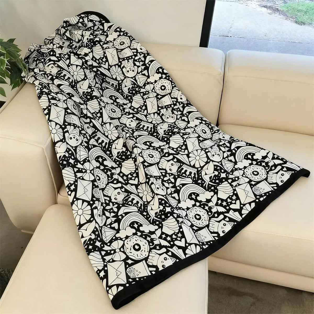 🎨 Fuzzy Velvet Coloring Blanket with 24 Markers | 8 Designs