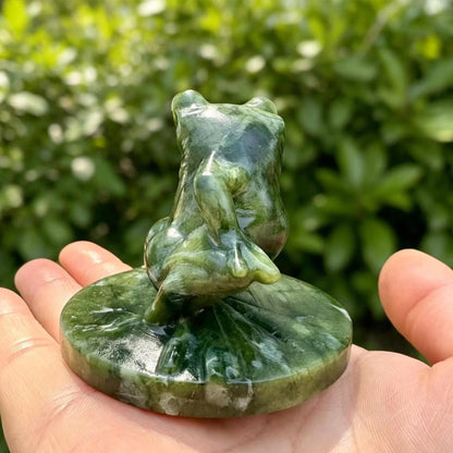 🐸 Hand-Carved Southern Jade Frog Figurine