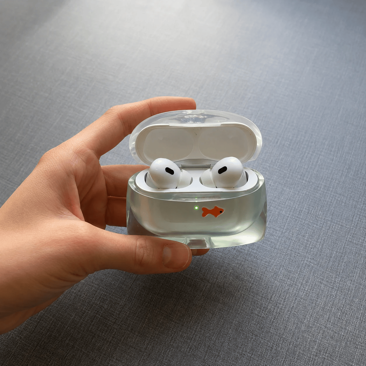 💖Hot 30% OFF🐟 Fishy Pods — Cute Transparent AirPods Case with Floating Fish Charm